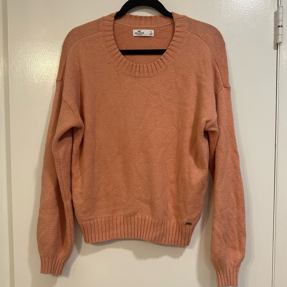 Hollister light pink comfy sweater 💗💗